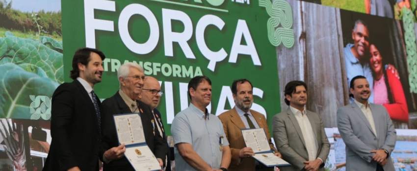 O Instituto Agronômico (IAC) homenageia personalidades com a medalha 